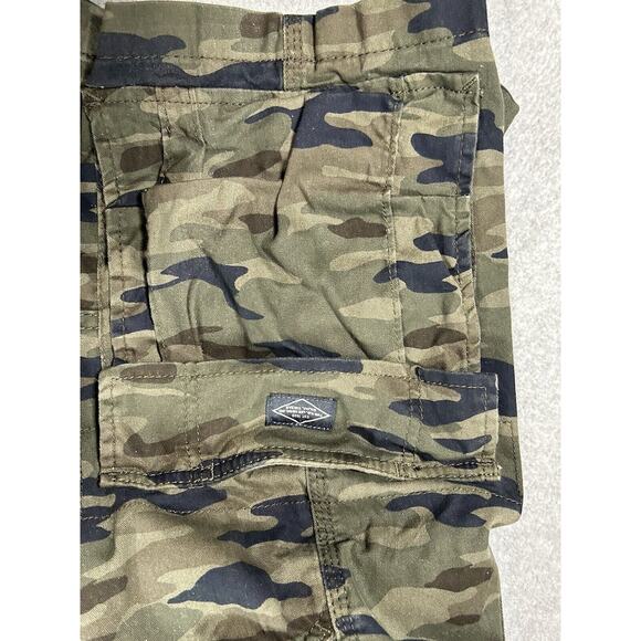 Lee Camo Cargo Shorts Mens W38 Extreme Motion Hiking Fishing Green Loose Baggy - Picture 10 of 16